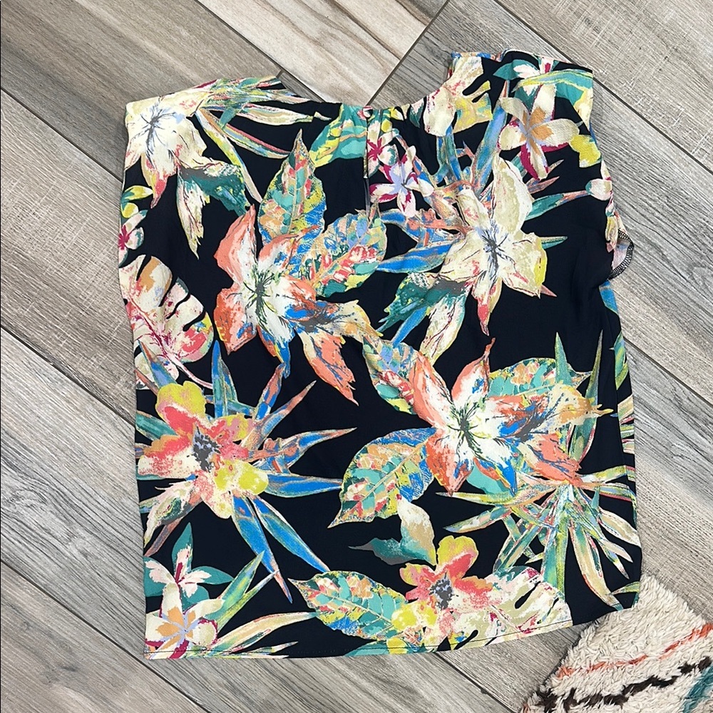 NWT Floral Sleeveless Top - Picture 4 of 4